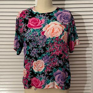 VINTAGE 1990s KENSINGTON SQUARE PINK, PURPLE, BLACK FLORAL S/S CREWNECK BLOUSE